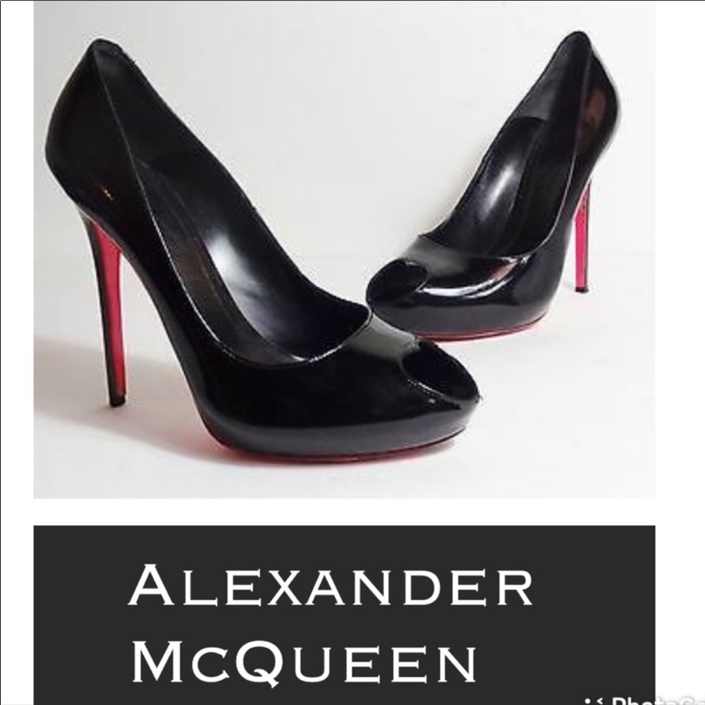 Authentic Alexander McQueen black patent Heels pumps 10